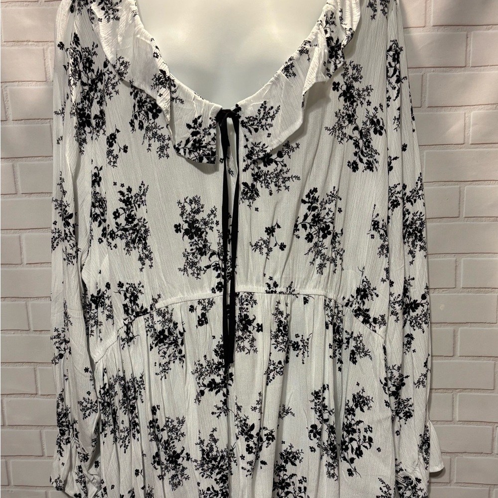 Torrid Black and White Floral Ruffle Trim Top